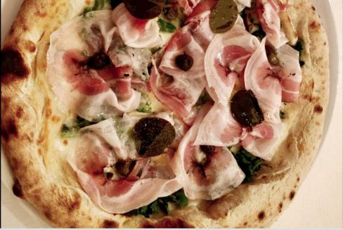 Per le Tavole di Identità Golose la pizza dei fratelli Salvo al ristorante  Bioesserì Brera