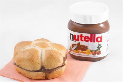 Nutella celebra 50 anni con feste, ricette, libri e francobolli