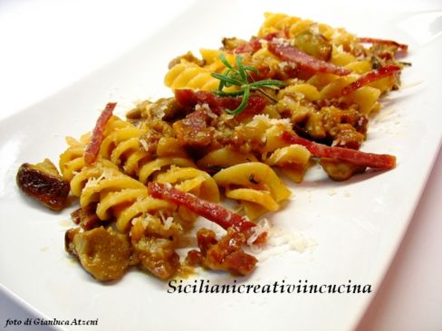 Fusilloni al ragù di porcini, zucca e salame di Varzi