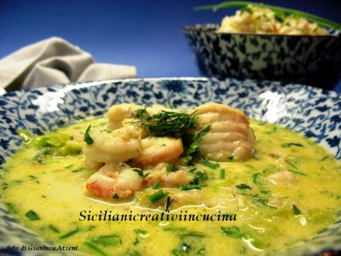 Zuppa di pesce al curry e latte di cocco, con riso Jasmine