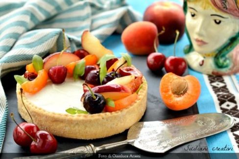 Crostata fredda di ricotta e frutta