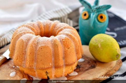 Torta al cocco, con limone e uvetta