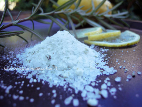 Sale aromatizzato al limone e rosmarino