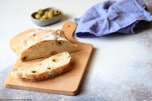 Pane semi integrale con le olive