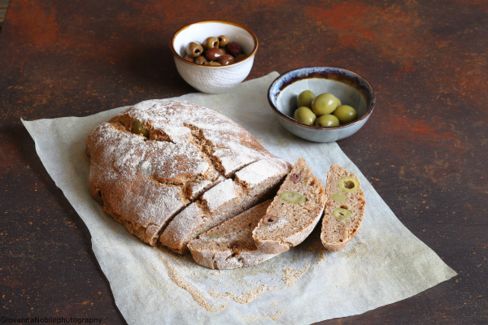 Pane di farro integrale con le olive