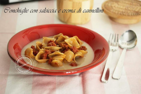 CONCHIGLIE CON SALSICCIA  E CREMA DI CANNELLINI