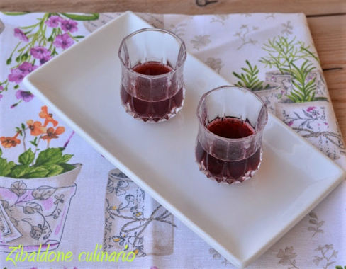 Ratafià, il liquore abruzzese di amarene