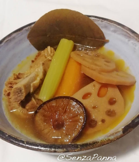 Zuppa di maiale e radici di loto di Jiang Yanli. La ricetta del lunedì.