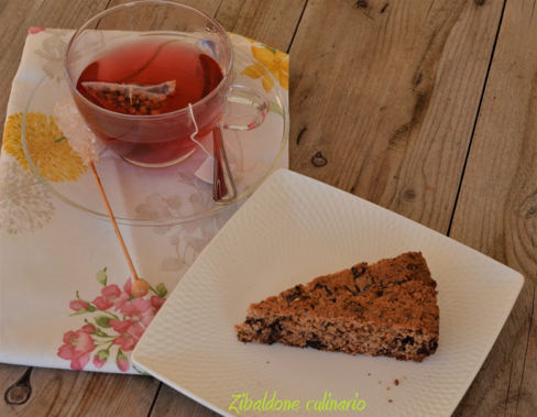 Torta di pane, amaretti e cioccolato
