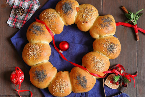 Ghirlanda natalizia di pasta brioche