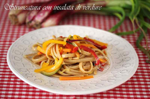 STRUNCATURA CON INSALATA DI VERDURE