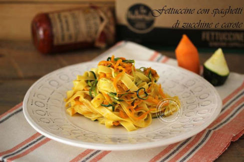 FETTUCCINE CON SPAGHETTI DI ZUCCHINE E CAROTE
