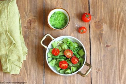 Gnocchi di ricotta e rucola con pesto di asparagi