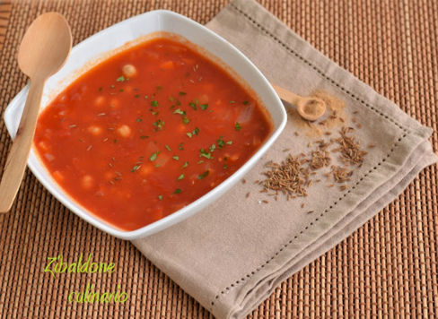 Zuppa speziata di pomodori e ceci