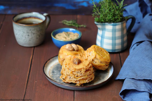Timballi con funghi e provolone