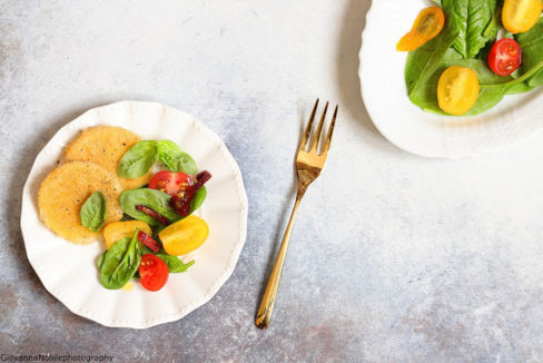 Scamorza panata, spinacini e pomodorini