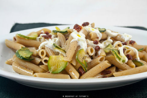 Pasta integrale burrata e pomodorini secchi