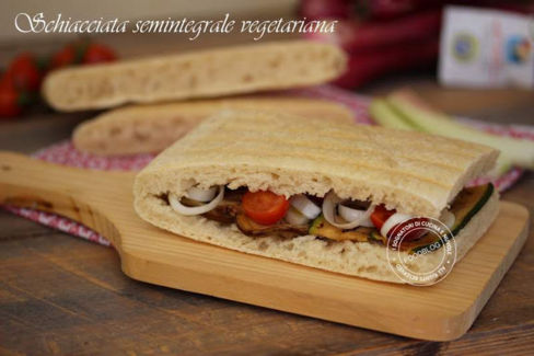 SCHIACCIATA SEMINTEGRALE VEGETARIANA