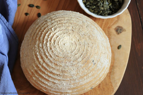 Pane integrale con semi di zucca e papavero