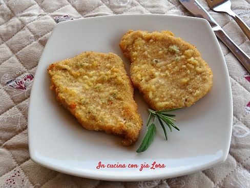 Cotolette di arista di maiale impanate fritte