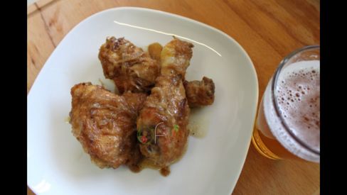 Magico Natale, ecco le ricette per le feste: Pollo alla birra con funghi champignon.