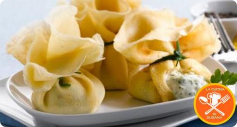 Ricette gustose, veloci e appetitose per il tuo menù di Pasqua: Fagottini ripieni di certosa di erbe aromatiche.