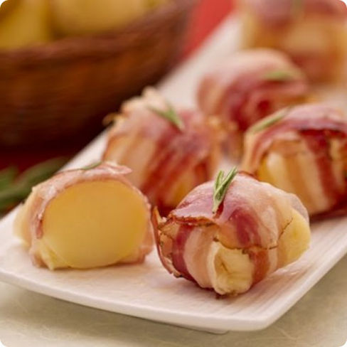 Le migliori ricette semplici per il menù di Natale 2018: Bocconcini di patate, formaggio e pancetta.