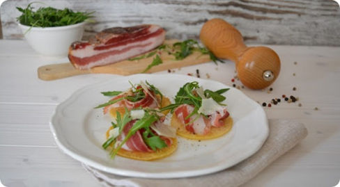 Ingredienti e consigli per preparare squisiti straccetti di semola al vino con pomodori freschi.