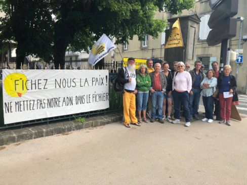 resistance fichage adn wrote a new post, Quimper. Refus de prélèvements ADN : les deux anti-OGM de retour au tribunal - OUEST FRANCE, on the site Site d'info sur la lutte contre le fichage ADN