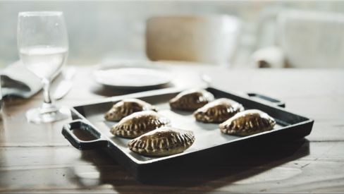 Panzerotti integrali ripieni di pere e formaggio