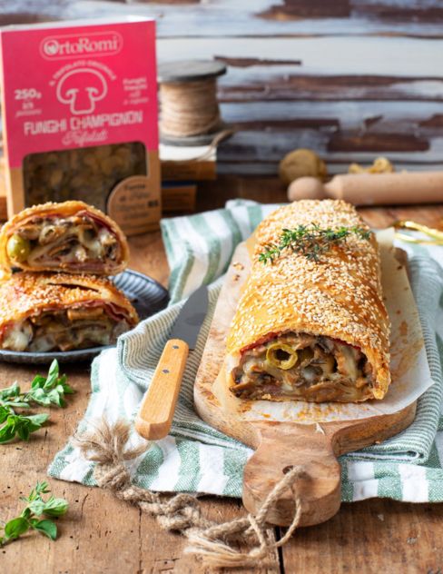 Strudel salato con prosciutto e funghi trifolati