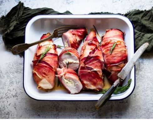 Petto di pollo ripieno e avvolto nello speck
