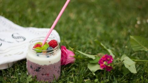 Ricetta pudding ai semi di chia e frutta fresca, un dolce perfetto per la colazione