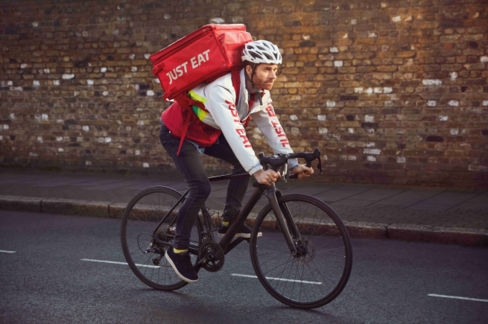 Food delivery: il punto sulla battaglia dei rider, sempre più vicini all’assunzione