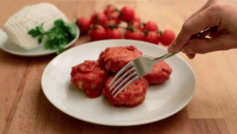 Ricetta polpette di ricotta al sugo, il piatto più amato in chiave vegetariana