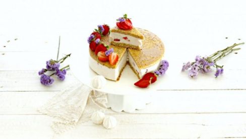 Ricetta torta fredda ricotta e fragole, un dolce al cucchiaio praticamente irresistibile