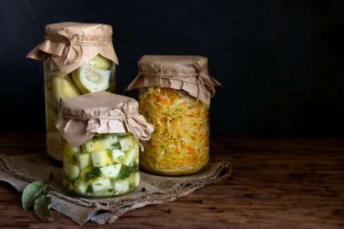Come fermentare le verdure: guida pratica all’acidulo fai-da-te