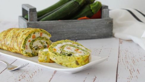 Ricetta rotolo di frittata alle zucchine, un antipasto perfetto da servire freddo