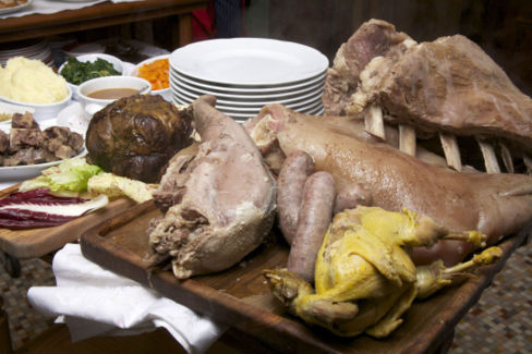 Bollito misto: storia e tecnica di un “mangiare da signori”, dal Piemonte in giù