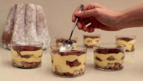 Tiramisù con pandoro al bicchiere