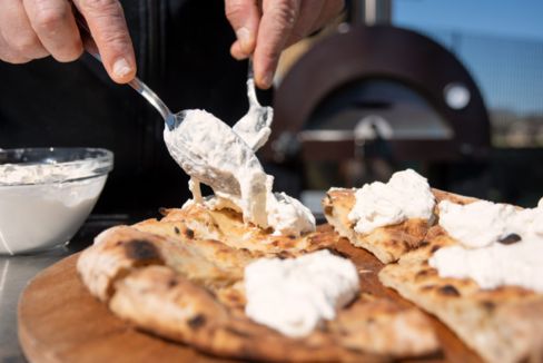Pizza gourmet fatta in casa come in pizzeria: come prepararla e farcirla al meglio