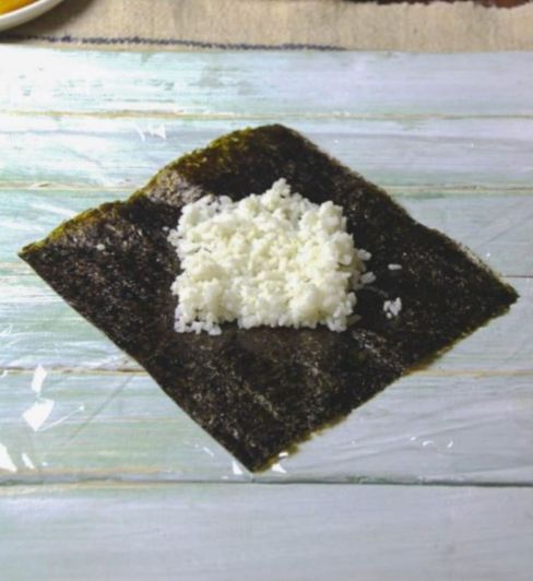Onigirazu, sandwich di riso con tofu e avocado