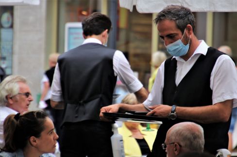 Green Pass: stop del Governo per baristi e camerieri, sì per dipendenti delle mense