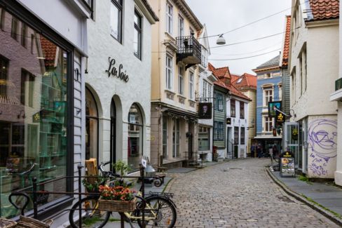 Norvegia, stop alle restrizioni: niente più limiti di persone nei locali