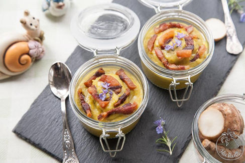 Crema di topinambur alla curcuma in vasocottura con pancetta croccante