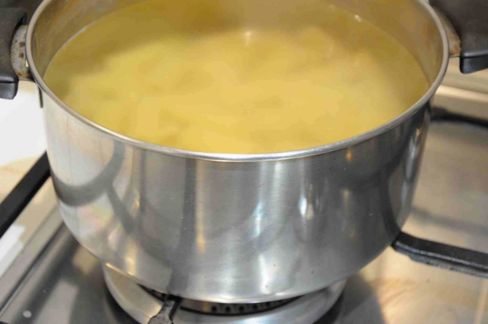 Insalata di pasta: ricetta di un piatto comodo che in estate risolve il pasto