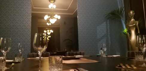 Grand Love Milano, recensione del ristorante con un tavolo sul Naviglio