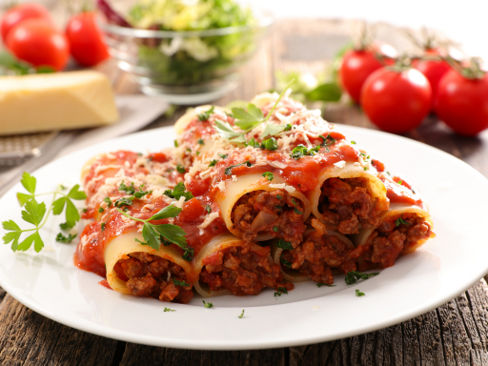 Magico Natale, ecco le ricette per le feste: Cannelloni di paccheri al forno.